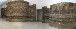 salah-satu-bagian-dari-era-umayyah-mshatta-facade252c-sekarang-disimpan-di-museum-pergamon-di-berlin252c-diambil-dari-kerajaan-amman-7322086