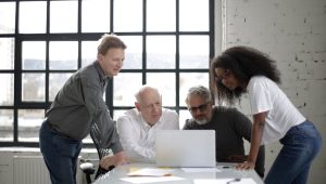 Lowongan IT Support Senior