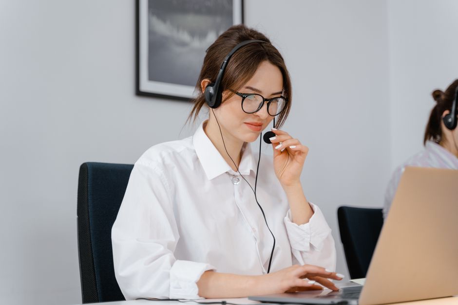 Lowongan Kerja Customer Care
