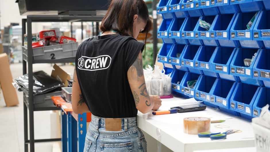 Pramuniaga / Crew Store
